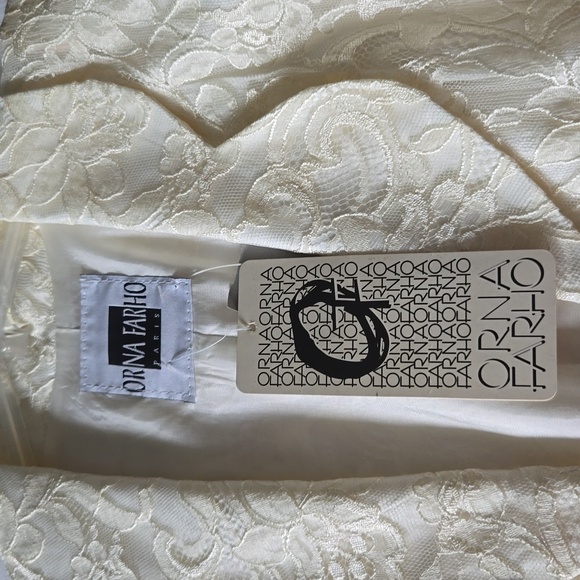 ORNA FARHO LACE SUIT NEW, NEVER WORN WITH TAGS. From a pet and smoke-free home! - Picture 3 of 12
